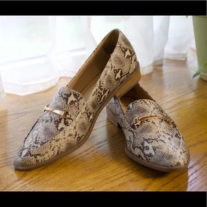 JustFab snakeskin print loafers size 8